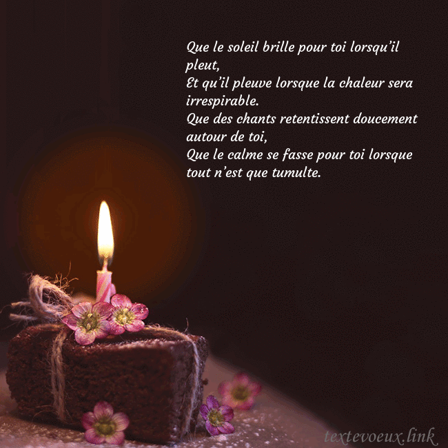 Carte animée - un gâteau avec une bougie allumée