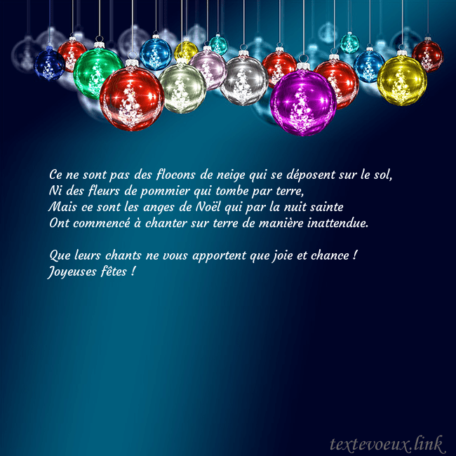 Carte postale bleue avec des jouets d'arbre de Noël Ce ne sont pas des flocons de neige qui se déposen Carte postale bleue avec des jouets d'arbre de Noël