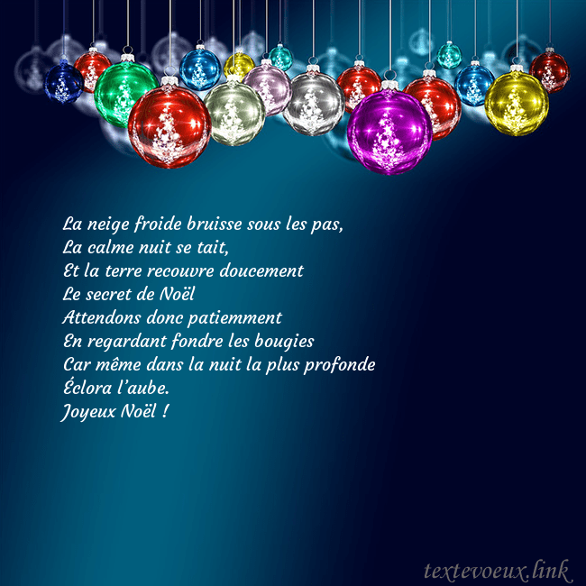 Carte postale bleue avec des jouets d'arbre de Noël La neige froide bruisse sous les pas,
La calme nui Carte postale bleue avec des jouets d'arbre de Noël