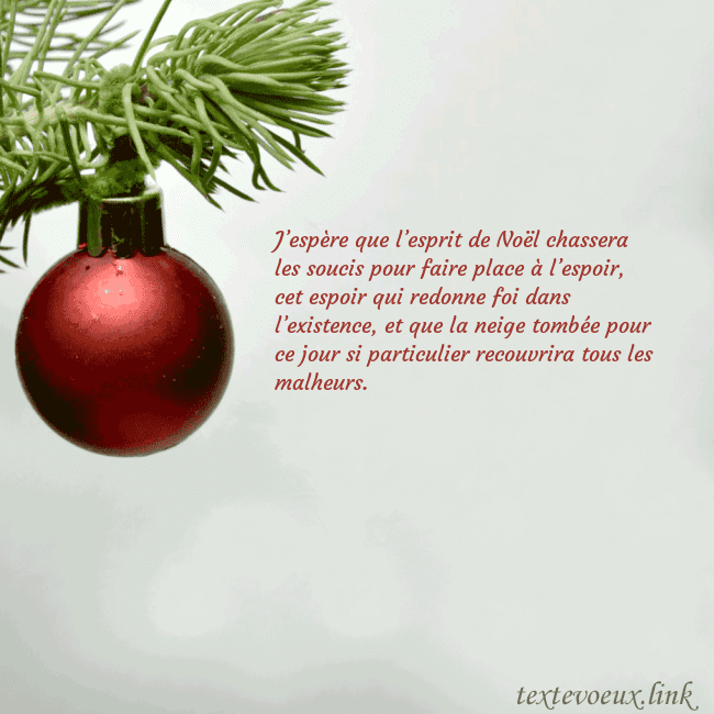 Carte postale avec un jouet d'arbre de Noël rouge J’espère que l’esprit de Noël chassera les soucis Carte postale avec un jouet d'arbre de Noël rouge