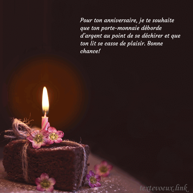 Carte animée - un gâteau avec une bougie allumée