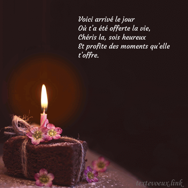 Carte animée - un gâteau avec une bougie allumée