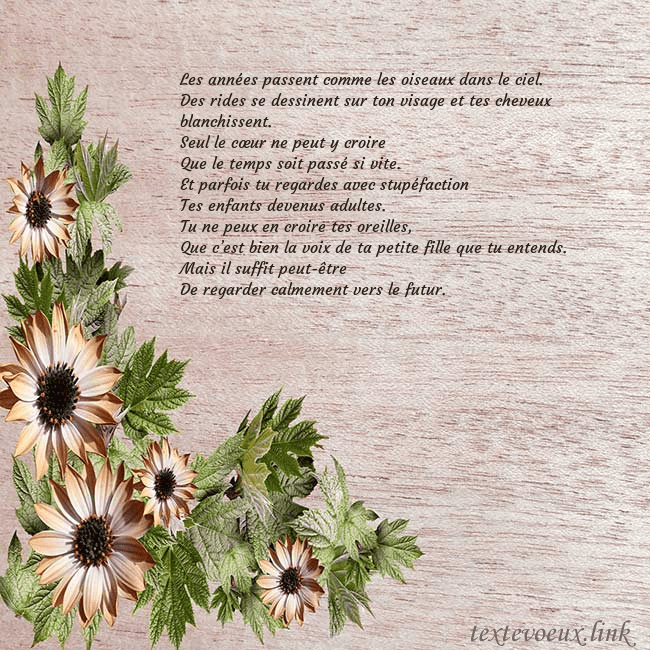 Une jolie carte d'anniversaire avec des fleurs Les années passent comme les oiseaux dans le ciel. Une jolie carte d'anniversaire avec des fleurs