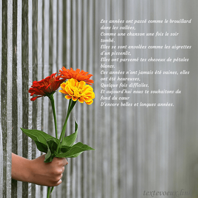 Carte électronique avec un bouquet de fleurs Les années ont passé comme le brouillard dans les Carte électronique avec un bouquet de fleurs