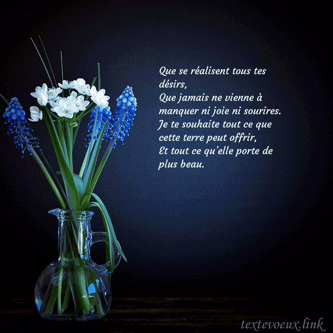 Carte de voeux avec des fleurs bleues dans un vase