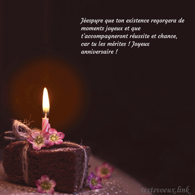 Carte animée - un gâteau avec une bougie allumée