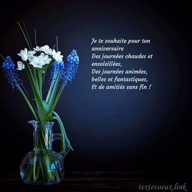 Carte de voeux avec des fleurs bleues dans un vase