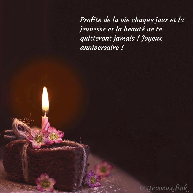 Carte animée - un gâteau avec une bougie allumée