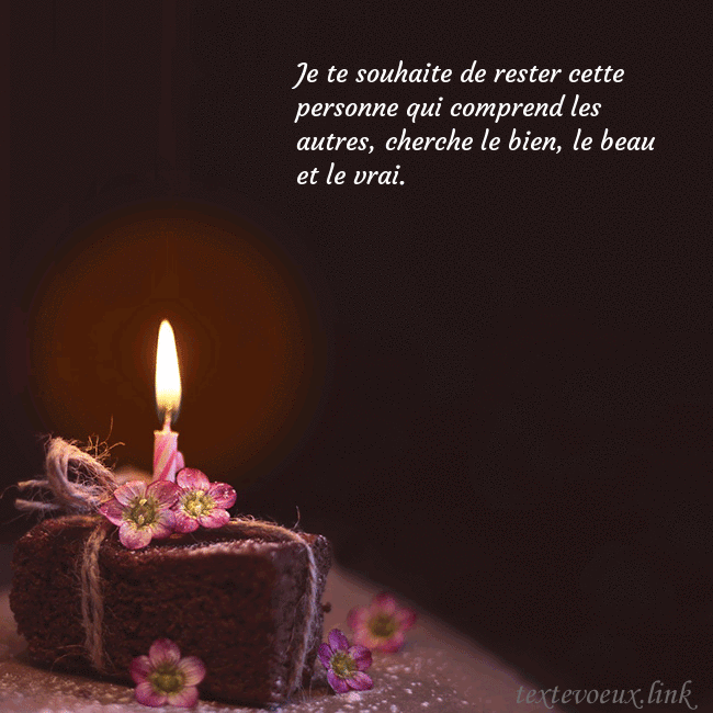 Carte animée - un gâteau avec une bougie allumée