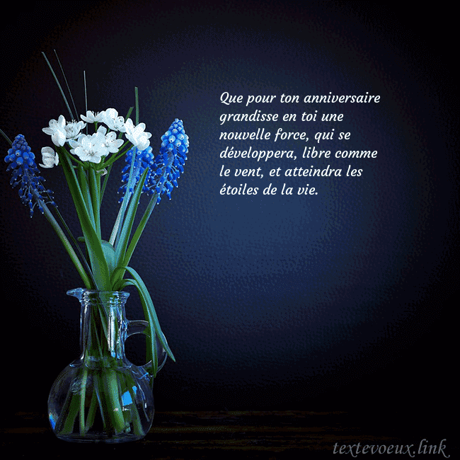 Carte de voeux avec des fleurs bleues dans un vase