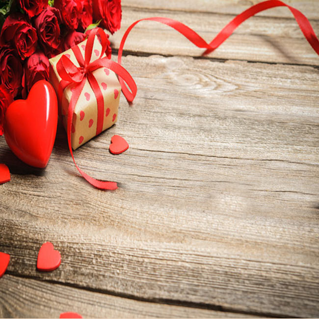 Cartes de félicitation pour des jeunes mariés Carte de vœux avec coeur rouge et cadeau