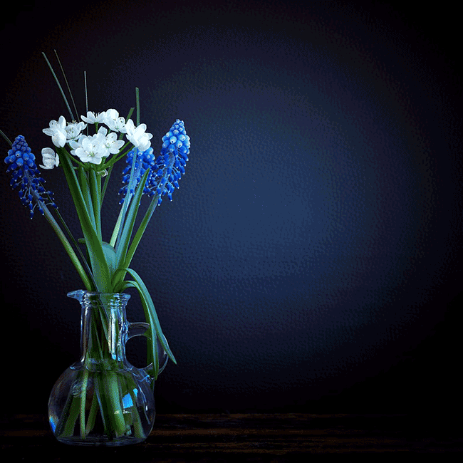 Cartes d'anniversaire personnalisées Carte de voeux avec des fleurs bleues dans un vase
